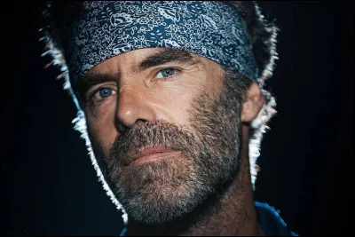 Qui est ce chanteur dont l'un des titres est ''Triomphe de l&rsquo;amour''