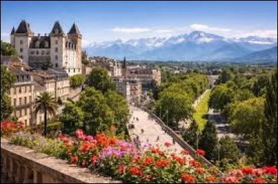 Quelle ville est la pr&eacute;fecture de ce d&eacute;partement ?