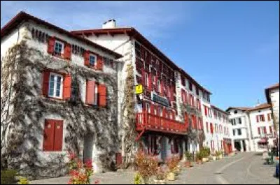 Quel aliment fait la renomm&eacute;e du village d'Espelette ?