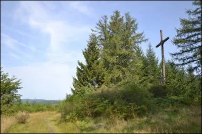 Mon point culminant se situe au puy Lagarde, un sommet du Massif central situ&eacute; en bordure occidentale du plateau de Millevaches, &agrave; la limite avec le d&eacute;partement de la Creuse. Quelle est son altitude ?