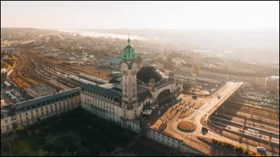 Au Moyen &Acirc;ge, quelle activit&eacute; contribua fortement &agrave; la richesse de Limoges ?