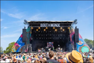 ''Le Festival du bout du monde'' se d&eacute;roule sur la presqu'&icirc;le de Crozon dans le Finist&egrave;re, donc dans quelle r&eacute;gion ?