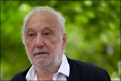 Qui est cet acteur qui joue un des deux r&ocirc;les principaux dans la pi&egrave;ce de th&eacute;&acirc;tre ''Par le bout du nez'' ?