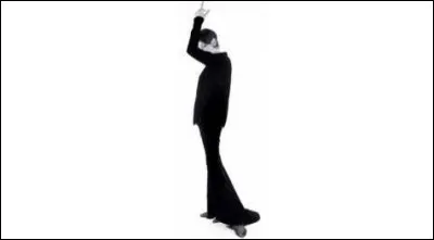 Quelle chanteuse est l&rsquo;autrice-compositrice et interpr&egrave;te du titre ''Du bout des l&egrave;vres'' ?