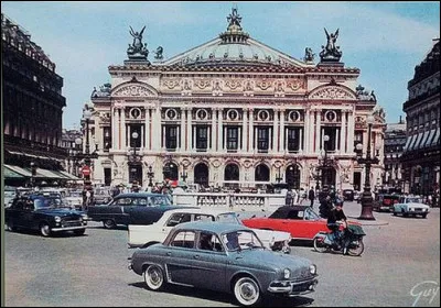 Quelle est cette auto grise devant l'Op&eacute;ra de Paris ?