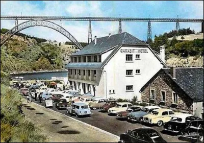 Dans quel site se trouve-t-on avec ce c&eacute;l&egrave;bre viaduc ferroviaire ?
