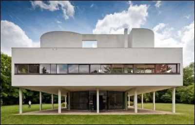 Par qui est construite la villa Savoye en 1931 &agrave; Poissy ?