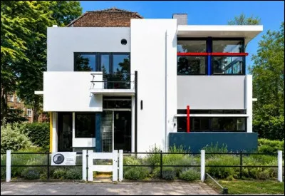 Cette maison de Gerrit Rietveld construite &agrave; Utrecht, aux Pays-Bas a &eacute;t&eacute; r&eacute;alis&eacute;e en...
