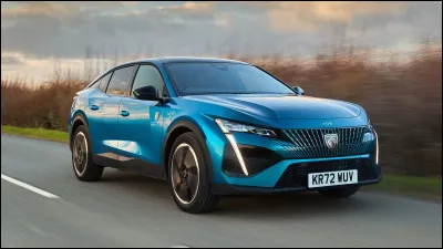 Super ! Mais dis-moi, je ne me rappelle plus... Quelle &eacute;tait la marque et la couleur de la voiture volante (l'image n'a aucun rapport) ?