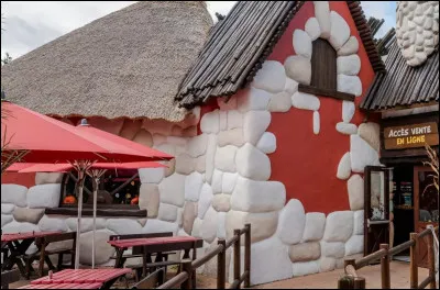 Comment se nomme le restaurant aux allures de hutte gauloise ?