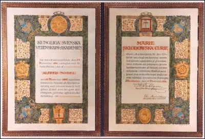 En 1911, Marie Curie est &agrave; nouveau r&eacute;compens&eacute;e par un prix Nobel. Combien d'autres personnes ont &eacute;galement obtenu deux prix Nobel ?