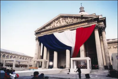 Quel pr&eacute;sident de la R&eacute;publique a d&eacute;cid&eacute; le transfert de Marie et Pierre Curie au Panth&eacute;on ?