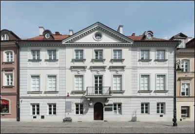 Dans quelle ville est-elle n&eacute;e sous le nom de Maria Salomea Skłodowska ?