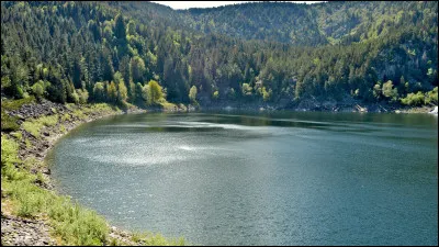 Quel est le plus grand lac enti&egrave;rement situ&eacute; en Europe ?