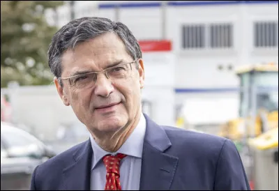 Qui est cet homme politique, auteur de cette citation : ''On &eacute;tait dans un appartement avec une fuite de gaz. Chirac a craqu&eacute; une allumette pour y voir clair.'' ?