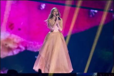 En quelle langue est chant&eacute;e la chanson de la chanteuse autrichienne, Zo&euml;, en 2016 ?