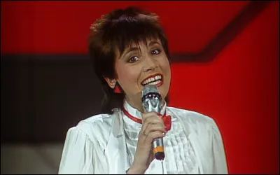 Pourquoi en 1988, la chanteuse danoise Kirsten Siggaard se fait-elle particuli&egrave;rement remarquer pendant sa prestation ?