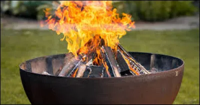 Laquelle de ces sagas comporte un livre intitul&eacute; "La Coupe de feu" ?