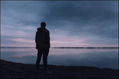 Comment s'appelle le l&eacute;gendaire chanteur du groupe d&eacute;c&eacute;d&eacute; en 2017 ?