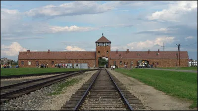 Quel camp est devenu le symbole de l'extermination nazie ?
