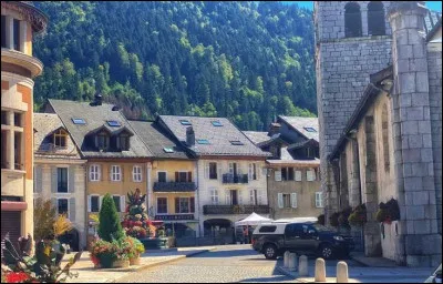 Chaque ann&eacute;e, elle c&eacute;l&egrave;bre la fabrication du reblochon &agrave; travers des &eacute;v&eacute;nements et des march&eacute;s qui mettent &agrave; l'honneur les traditions agricoles et le savoir-faire des producteurs locaux, c'est...