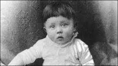 Adolf Hitler est né le 20 avril 1889 à Braunau Am Inn. Quelle était sa nationalité de naissance ?