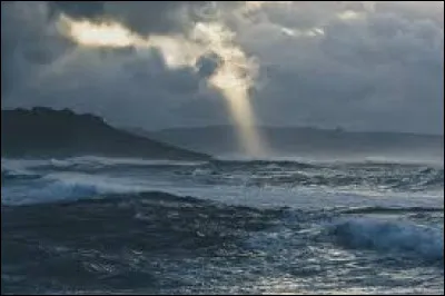 Quel ph&eacute;nom&egrave;ne lumineux se produit lorsqu'un &eacute;clair se propage vers le haut de l'atmosph&egrave;re ?