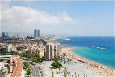 Quels sont les trois principaux quartiers touristiques de Barcelone ?