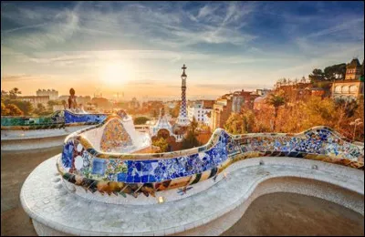 Dans quelle rue est situ&eacute;e la Casa Mil&agrave; (ou la Pedrera) de Gaud&iacute; ?