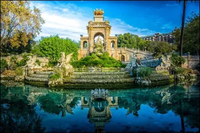 Sur quelle mer est situ&eacute; le port de Barcelone ?
