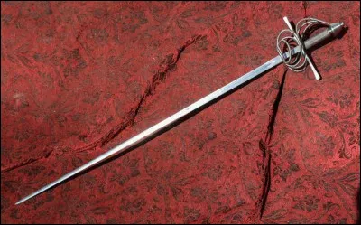 Quel est le nom de cette &eacute;p&eacute;e longue et fine, &agrave; lagarde &eacute;labor&eacute;e, &agrave; la lame flexible ?