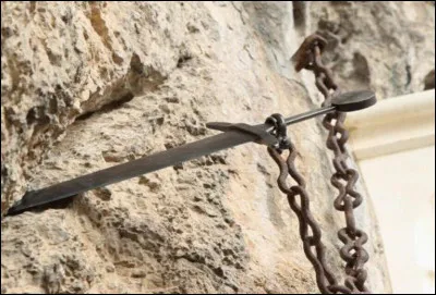 Quel est le nom de l'&eacute;p&eacute;e de ''Roland de Roncevaux'' ?