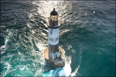 Comment appelle-t-on la personne charg&eacute;e autrefois de l'entretien d'un phare ?