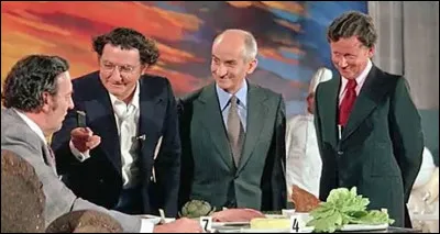 Quel est ce film qui raconte les aventures de Charles Duchemin (de Fun&egrave;s) et de son fils G&eacute;rard (Coluche) ?