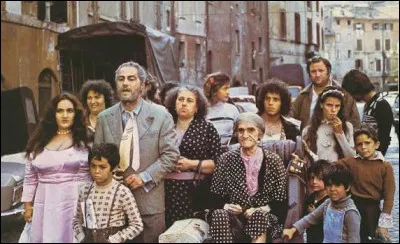 Quel cin&eacute;aste italien r&eacute;alise "Affreux, sales et m&eacute;chants" ?