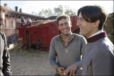"1900", film qui parcourt l'histoire de l'Italie du d&eacute;but du XXe si&egrave;cle &agrave; 1945, est un film r&eacute;alis&eacute; par ...
