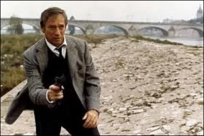 Quel est ce film d'Alain Corneau, dans lequel Yves Montand est l'inspecteur Marc Ferrot qui traque seul les gangsters ?