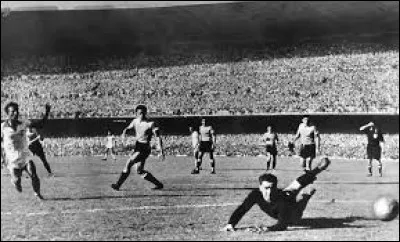 Quel pays a remport&eacute; la Coupe du monde 1950 lors du c&eacute;l&egrave;bre &laquo; Maracanazo &raquo; ?