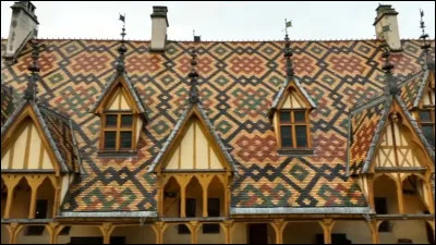 De quoi sont faits les toits des hospices de Beaune ?