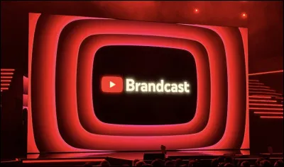 Elle a plusieurs millions d'abonn&eacute;s sur YouTube.