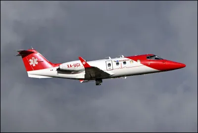 Parfois dans le cockpit, il y a une 3e personne qui n'est pas un pilote. Comment l'appelle-t-on ?
