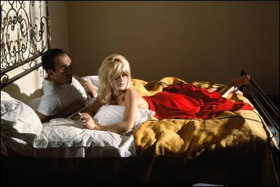 Dans quel film Brigitte Bardot lance cette r&eacute;plique : "Et mes seins, tu les aimes, mes seins ?&rdquo; ?