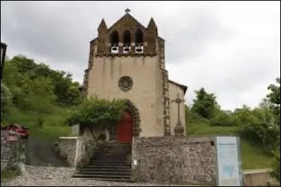 Voici l'&eacute;glise de l'Exaltation de la Sainte-Croix, &agrave; Ceyssac. Village d'Auvergne-Rh&ocirc;ne-Alpes, dans l'aire d'attraction Ponote, il se situe dans le d&eacute;partement ...