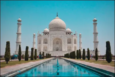 Dans quel pays se situe ce monument ?