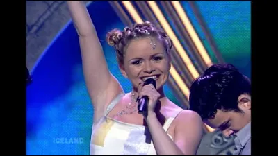 Quelle est la premi&egrave;re ann&eacute;e o&ugrave; l'Islande chante dans une langue totalement diff&eacute;rente de sa langue nationale ?