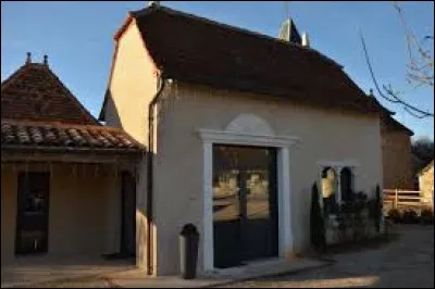 Notre promenade commence en Occitanie, &agrave; Albiac. Village de l'arrondissement de Figeac, dans le causse de Gramat, il se situe dans le d&eacute;partement ...