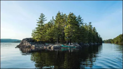 Quelle est la plus grande &icirc;le situ&eacute;e enti&egrave;rement dans un lac ?