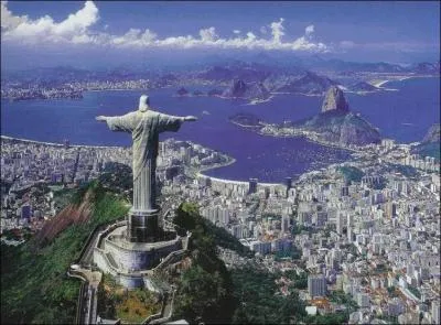 Quelle ville de l'Amrique du sud est domine par cette statue ?