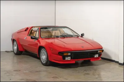 Au sommet de la gamme du constructeur de Sant'Agata Bolognese, il y avait la Countach. Ce mod&egrave;le halo devait faire rayonner la marque pour que le mod&egrave;le ci-dessous puisse renflouer les caisses. Parmi ces propositions, lequel correspond &agrave; la photo ?