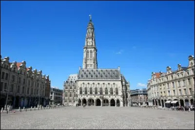 Les habitants d'Arras, pr&eacute;fecture du Pas-de-Calais sont appel&eacute;s les Arrassois.